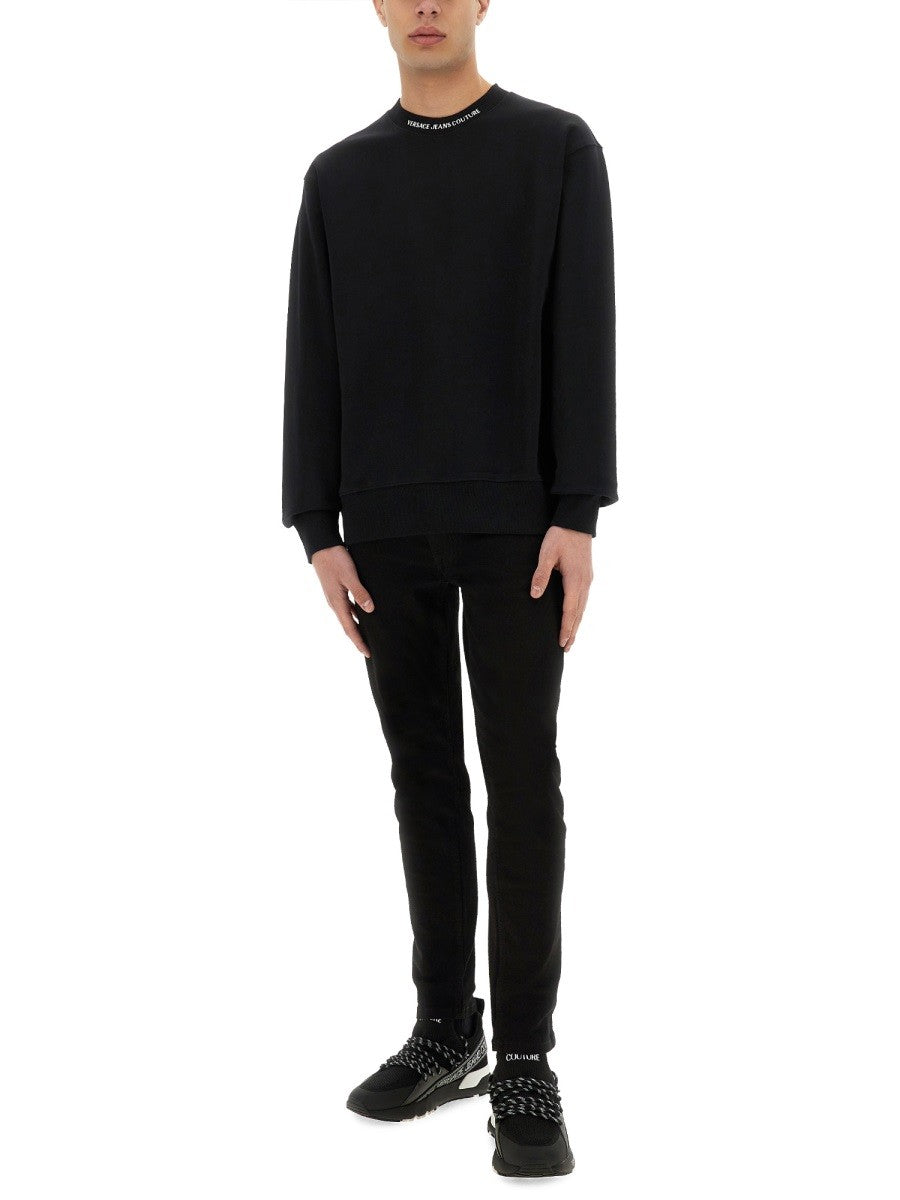 Versace Jeans Couture SWEATSHIRT MIT LOGO AM KRAGEN
