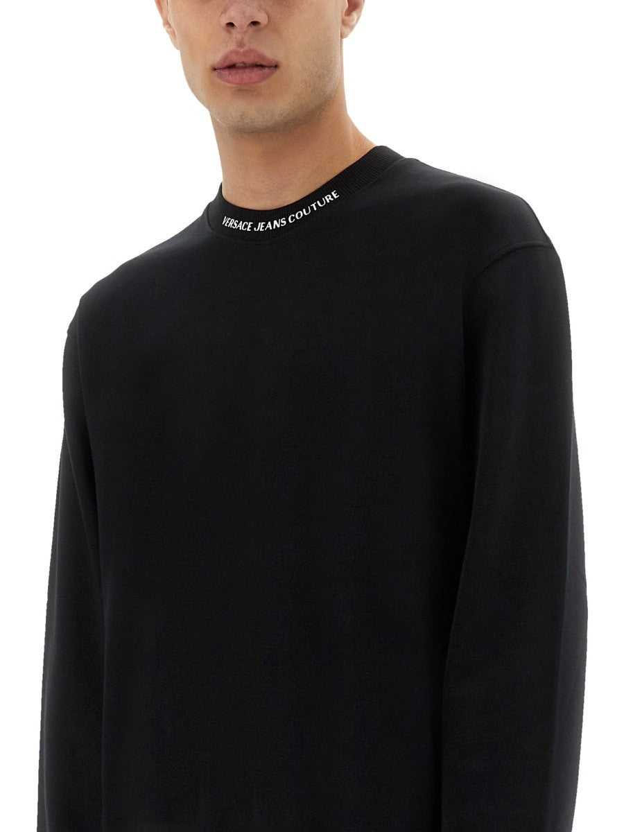 Versace Jeans Couture SWEATSHIRT MIT LOGO AM KRAGEN