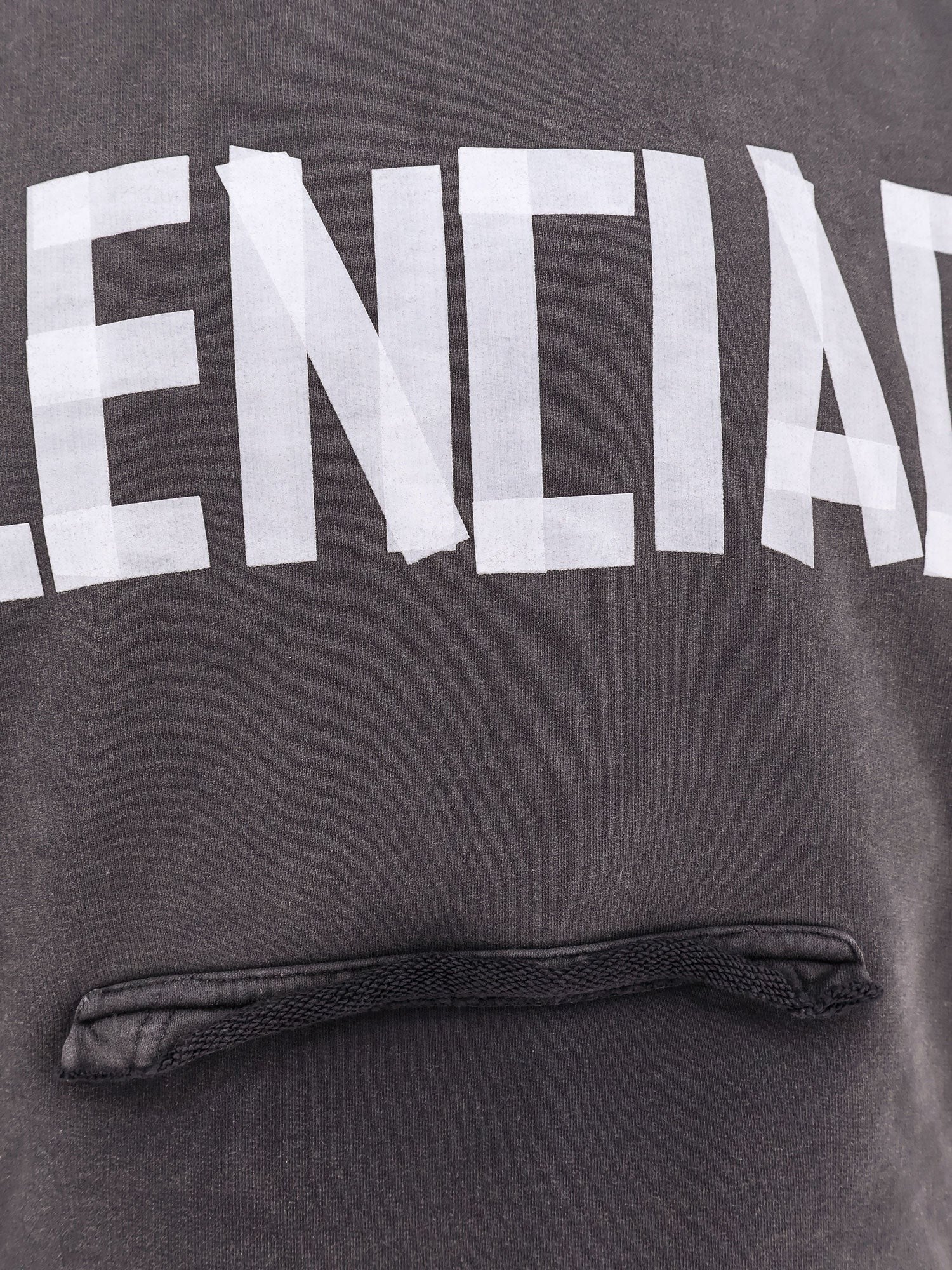 Balenciaga Bomullsgenser med brukt effekt og nytt tape-logo