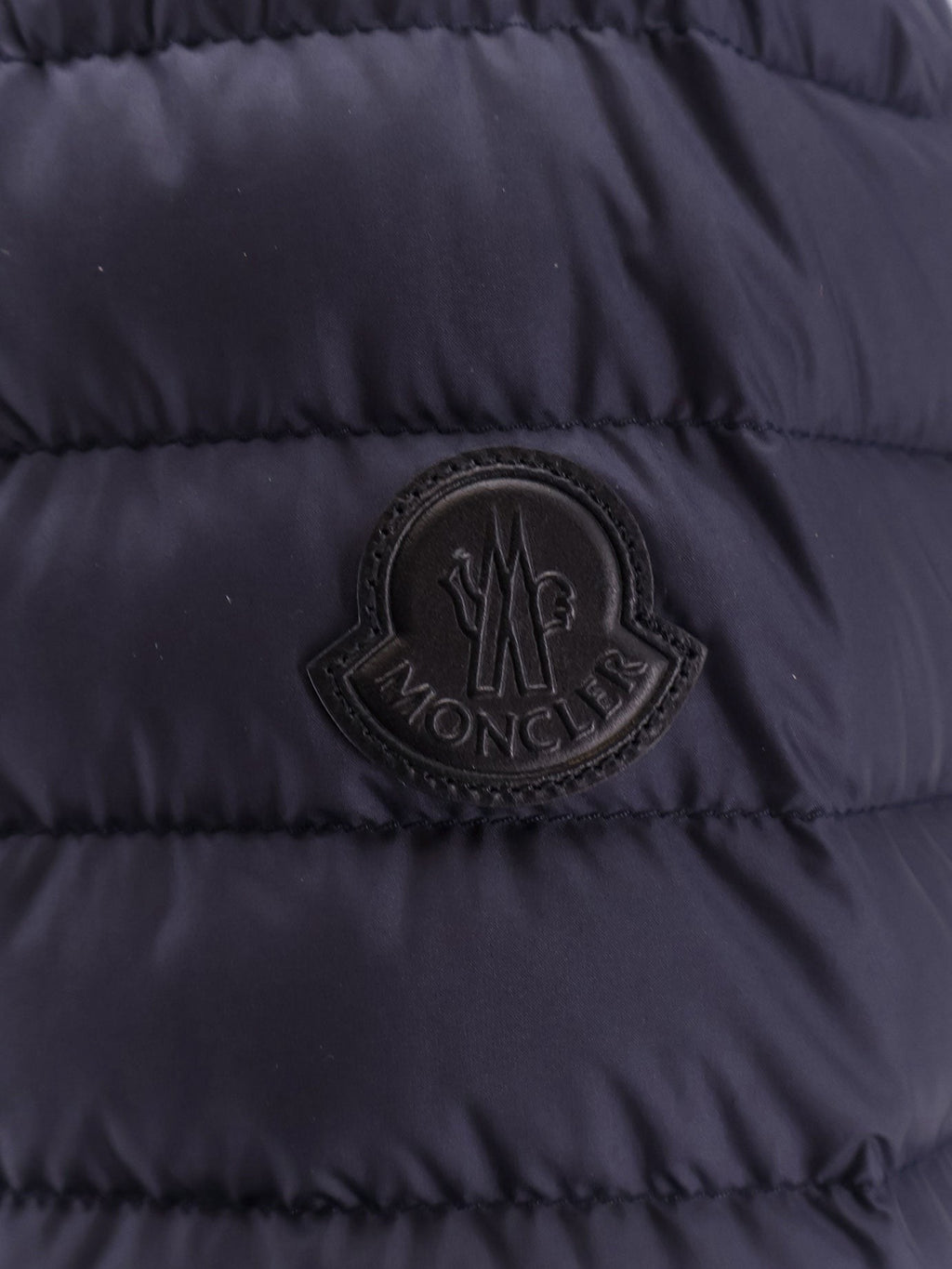Moncler Varax paminkštinta ir dygsniuota striukė