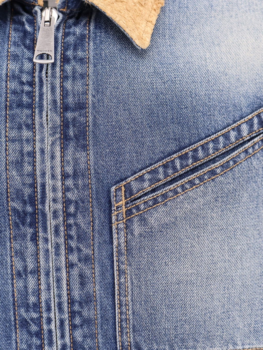 Alexander Mcqueen Gewassen blauw denim jack met suède kraag