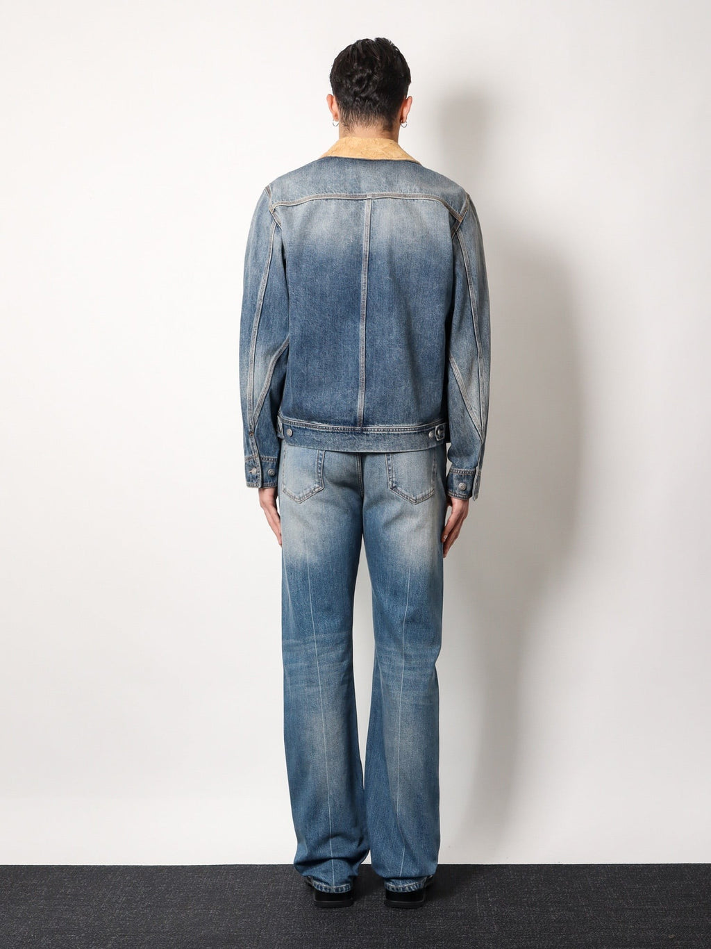 Alexander Mcqueen Gewassen blauw denim jack met suède kraag